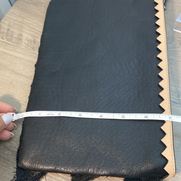 💚 Stella & Dot | Black & Tan Fringe Tassel Clutch - East West - Floral interior - Picture 6 of 6